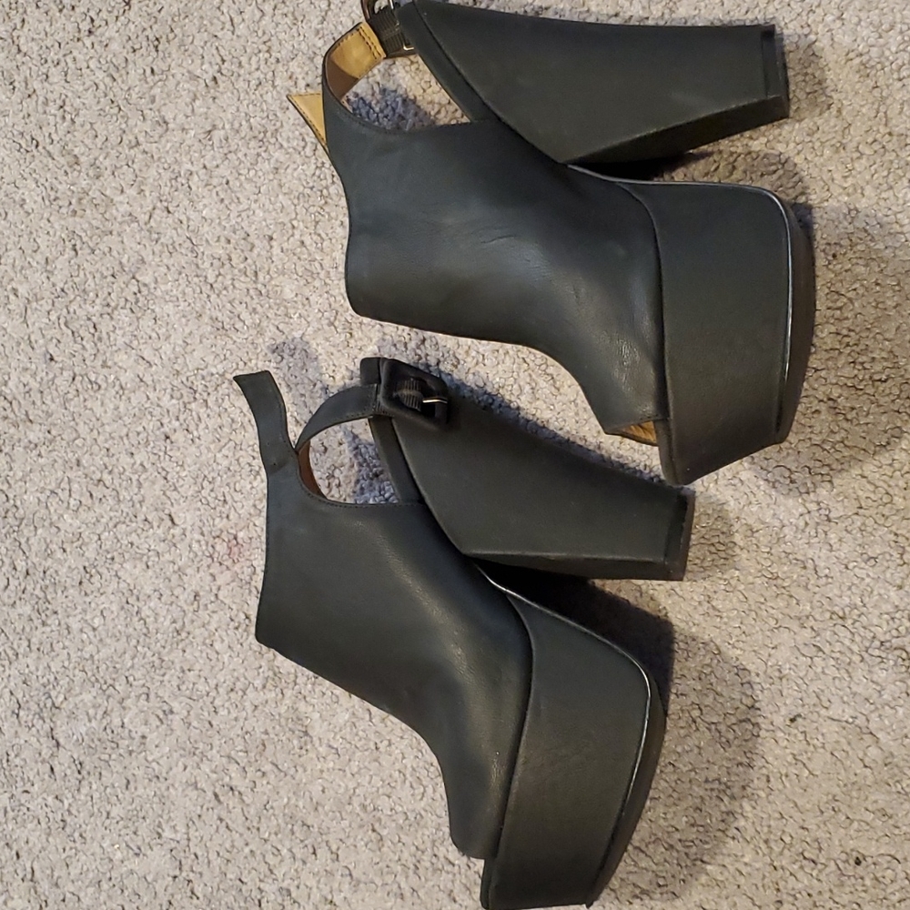 Steve Madden heel